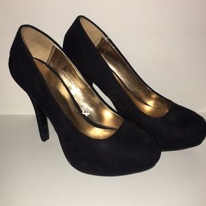 Black faux suede pumps